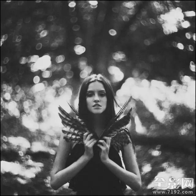 俄罗斯女摄影师黑白魅惑人像图片 俄国有名气女性摄影师照片