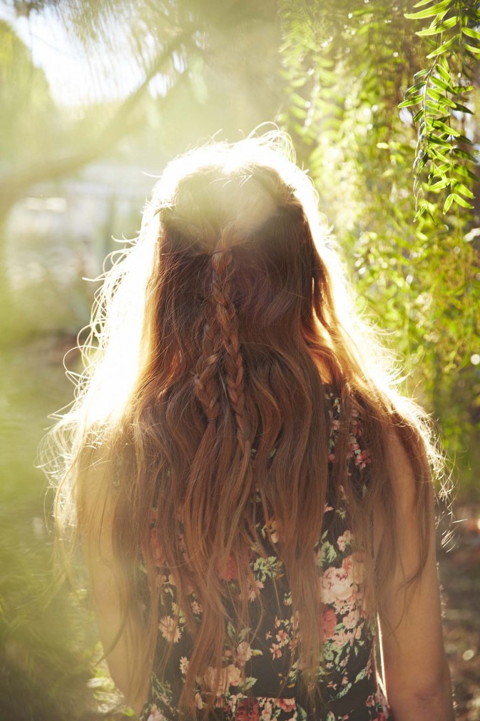 翘首盼春来的假日美人是谁 翘首盼佳音的意思