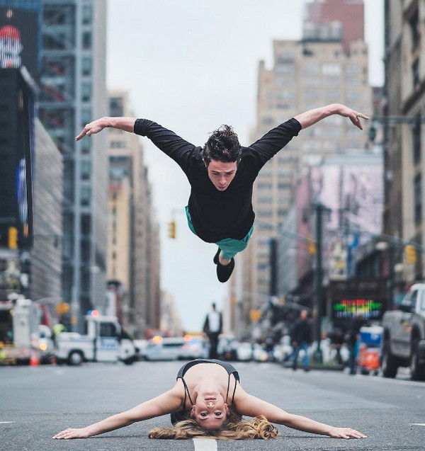 街头芭蕾舞者 芭蕾舞演员跳街舞