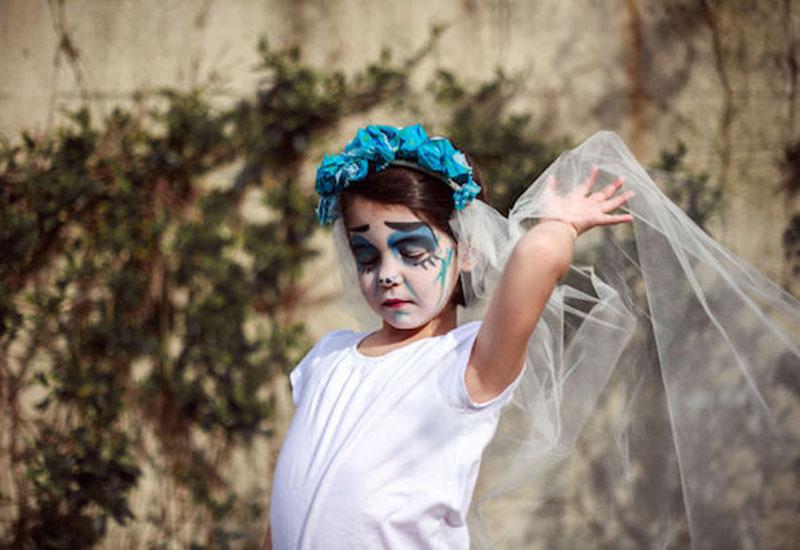 把女儿拍成了世界名画 把女儿打扮成妈妈喜欢的样子